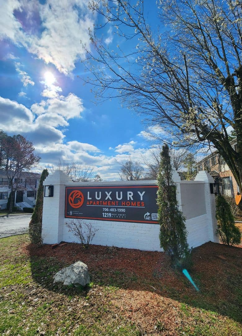 Dalton Apartment: 1219 W. Emery Street