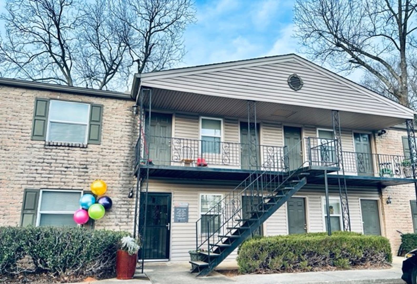 Morrow Apartment: 6252 N Lee St