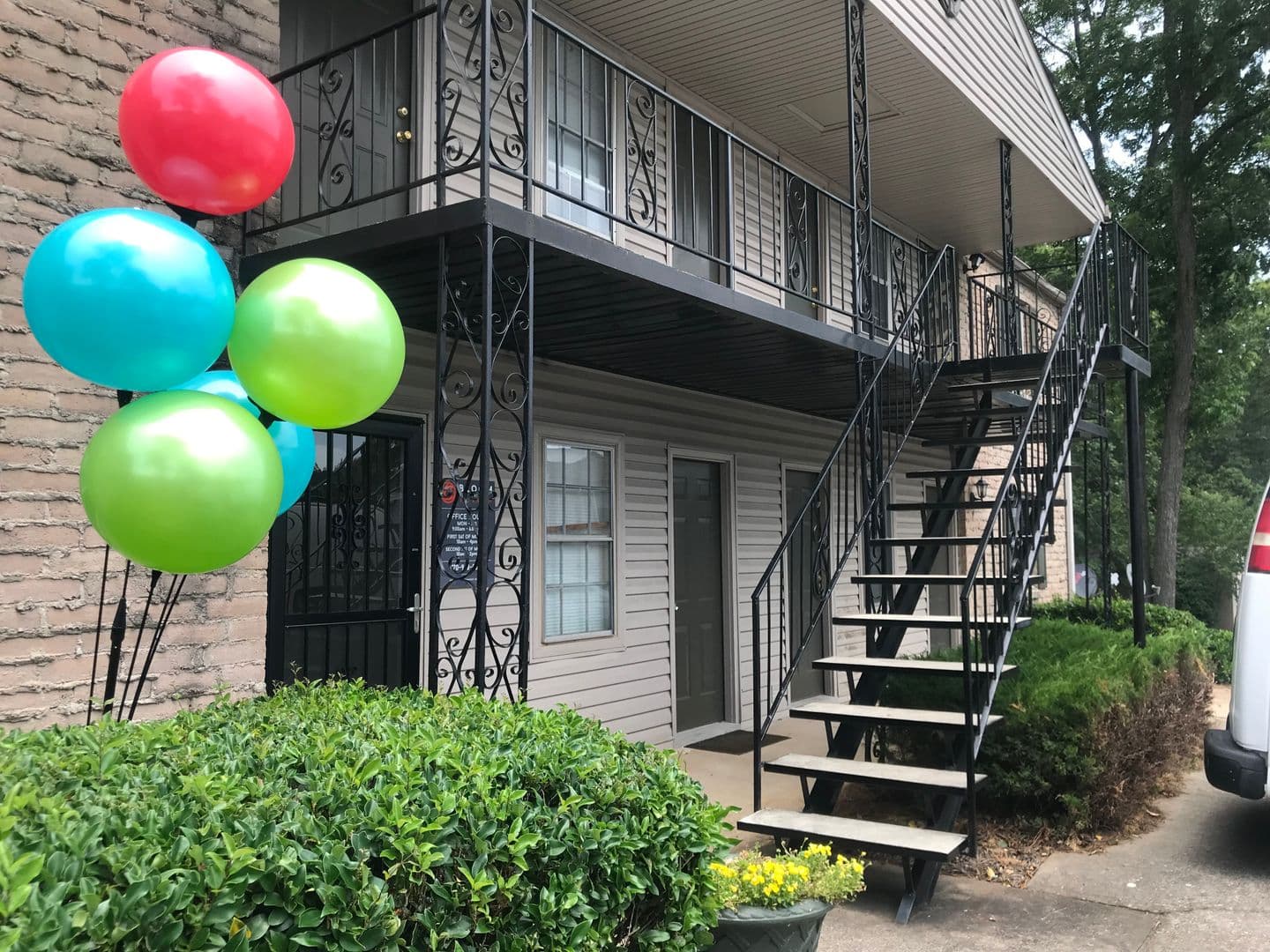 Morrow Apartment: 6252 N Lee St