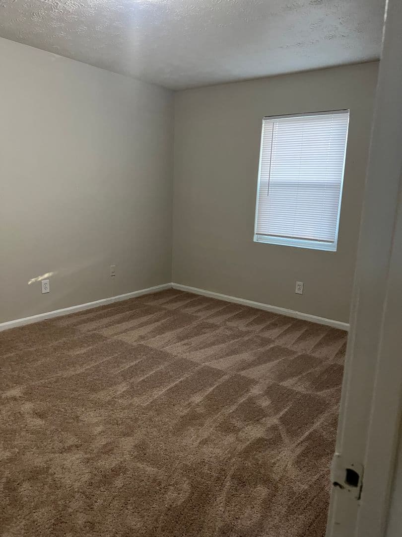 Morrow Apartment: 6252 N Lee St