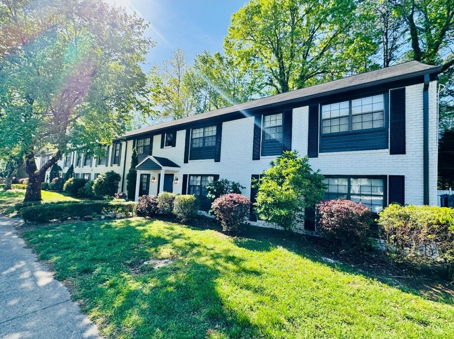 Dalton Apartment: 1219 W. Emery Street