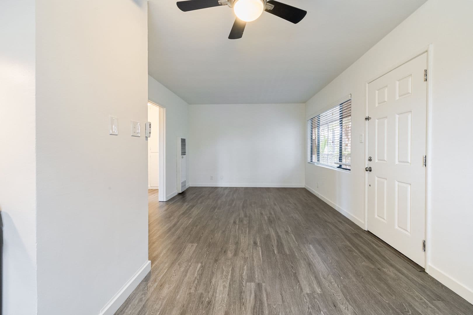 Long Beach Apartment: 1056 E 6th