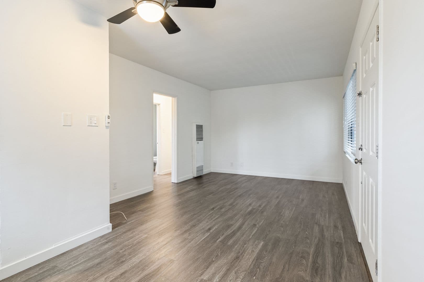 Long Beach Apartment: 1056 E 6th