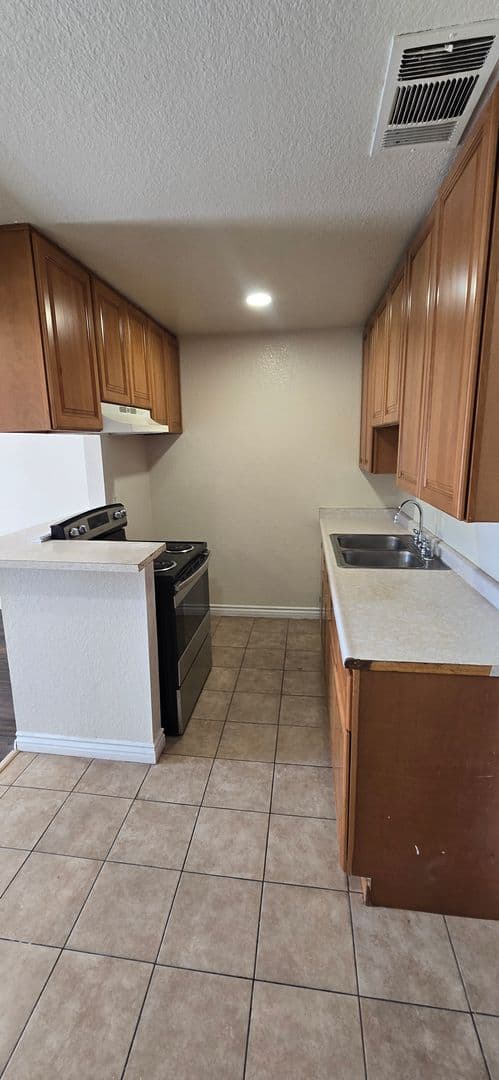 San Bernardino Apartment: 1405 E. Lynwood Dr.