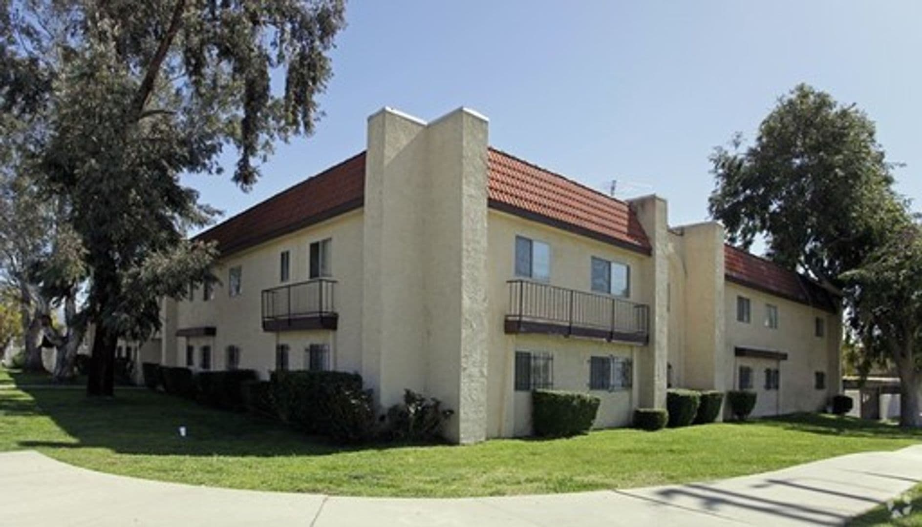 San Bernardino Apartment: 1405 E. Lynwood Dr.