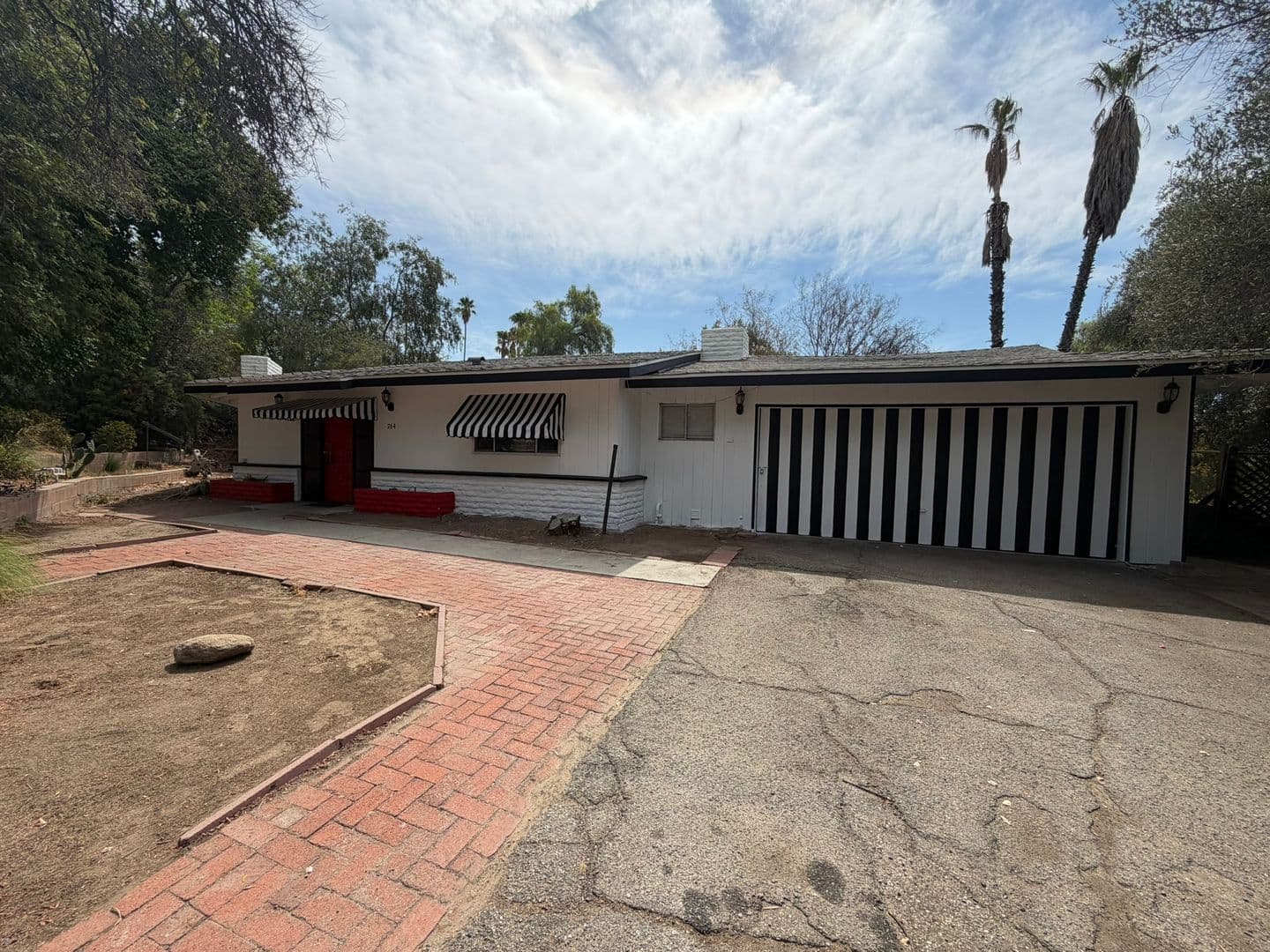 Riverside House: 764 S University Dr