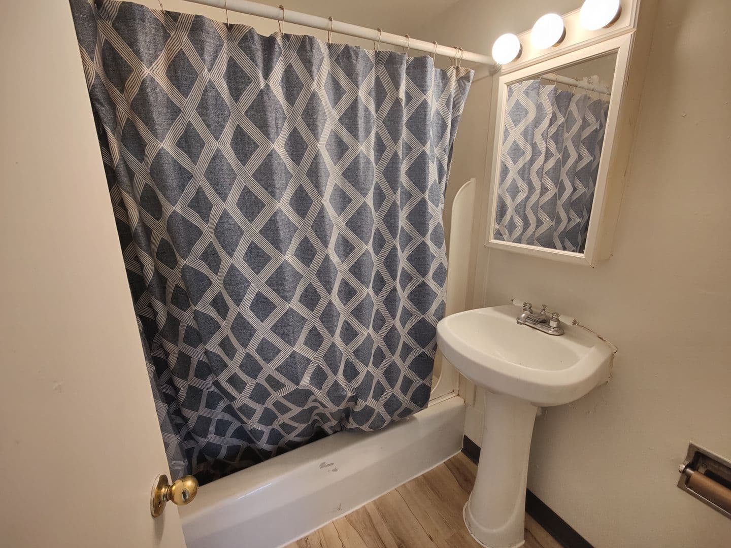Glassport Apartment: 742 Ohio Ave - Apt. 4