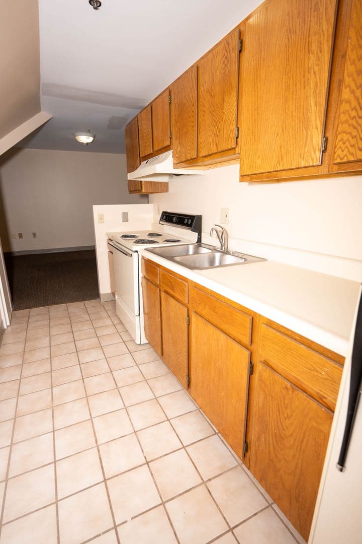 New Castle Apartment: 320 E Lincoln Ave. - Apt. #401