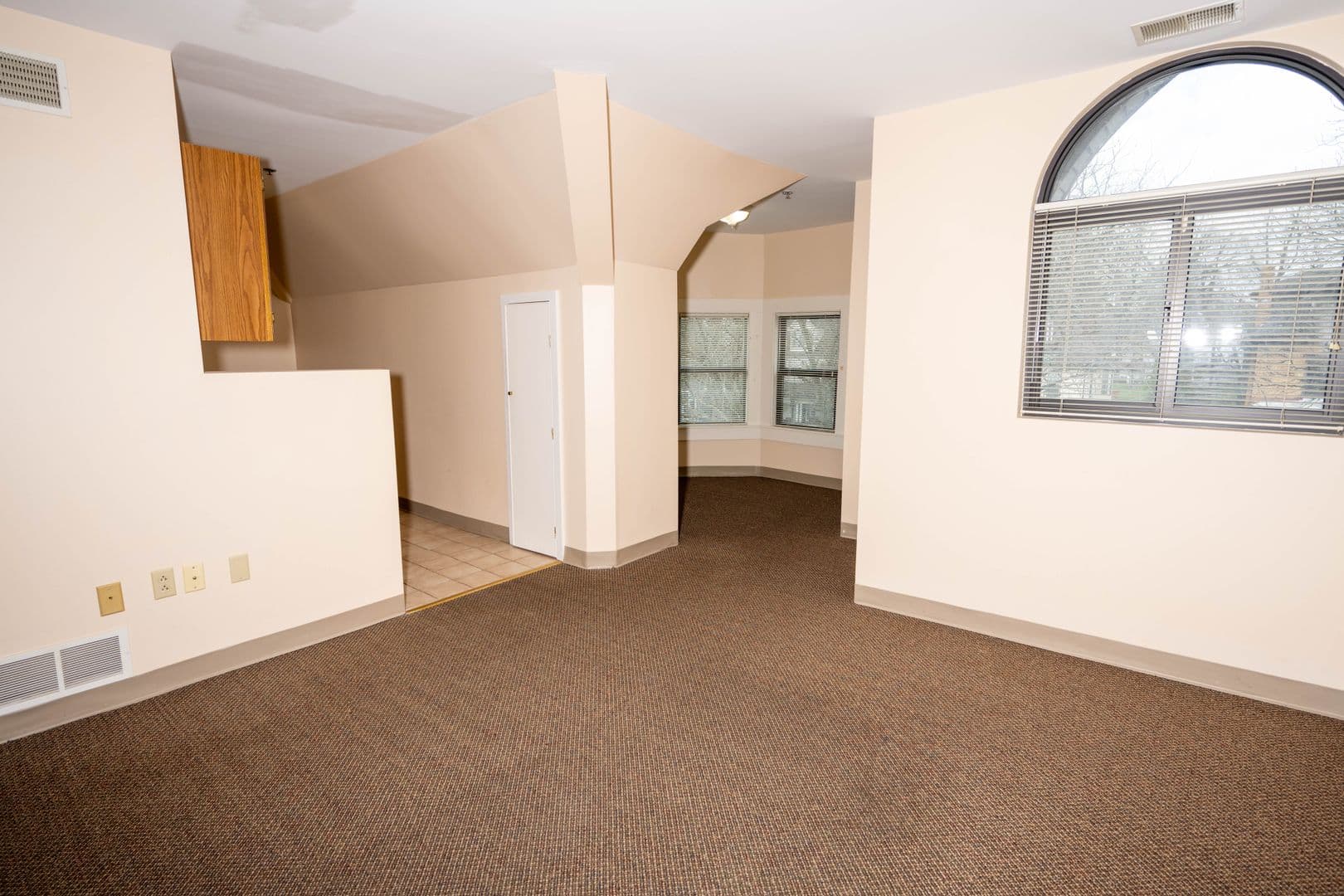 New Castle Apartment: 320 E Lincoln Ave. - Apt. #401