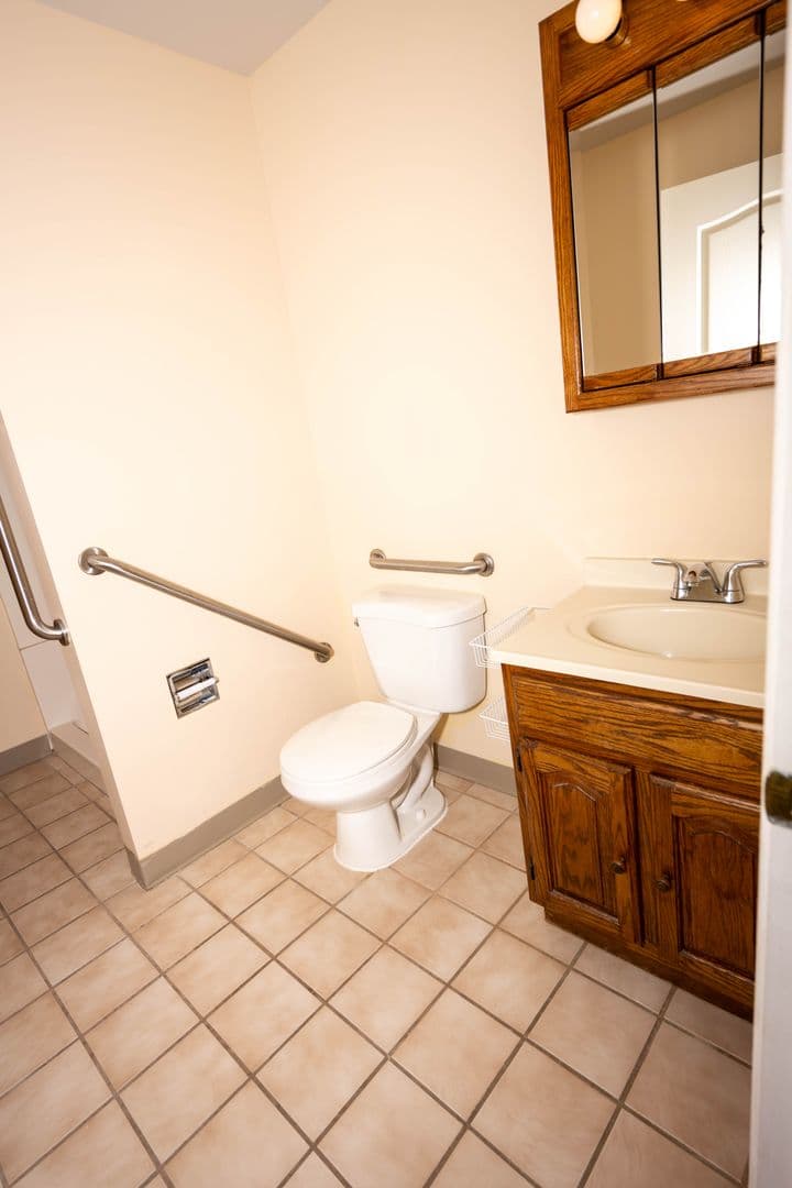 New Castle Apartment: 320 E Lincoln Ave. - Apt. #401