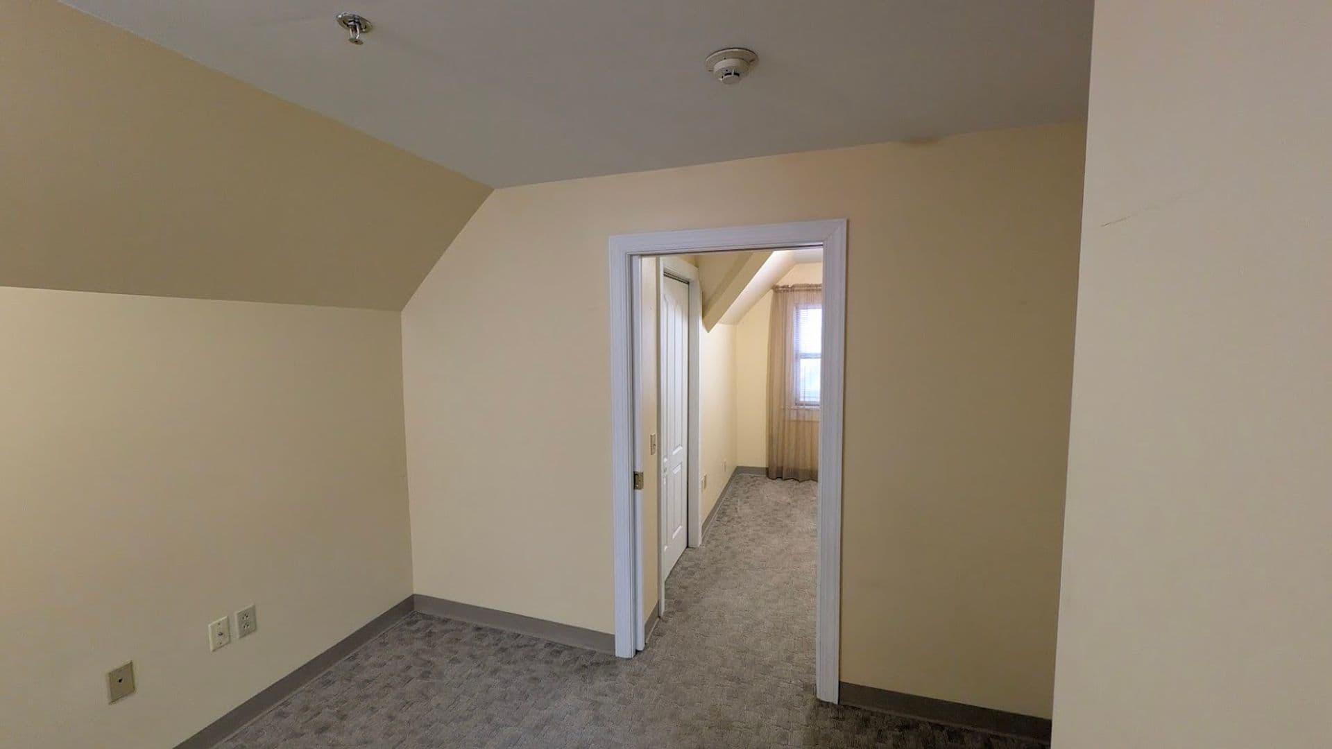 New Castle Apartment: 320 E Lincoln Ave. - Apt. #402