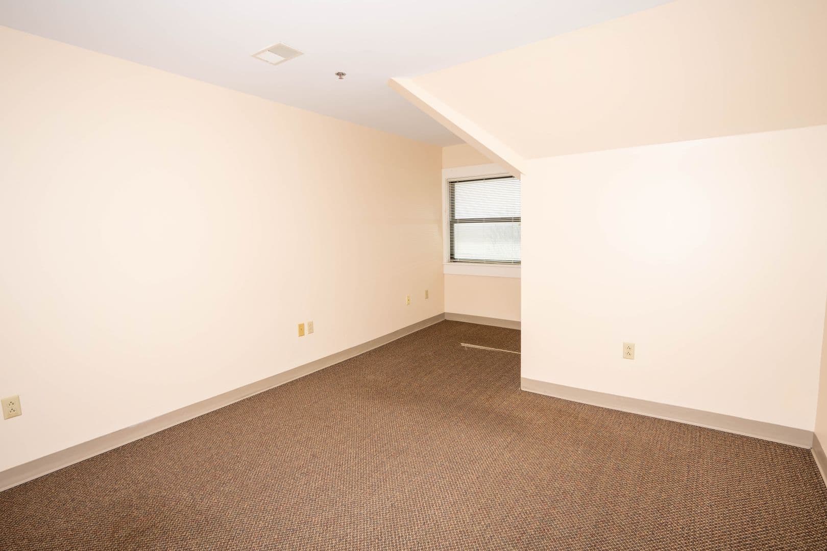 New Castle Apartment: 320 E Lincoln Ave. - Apt. #401