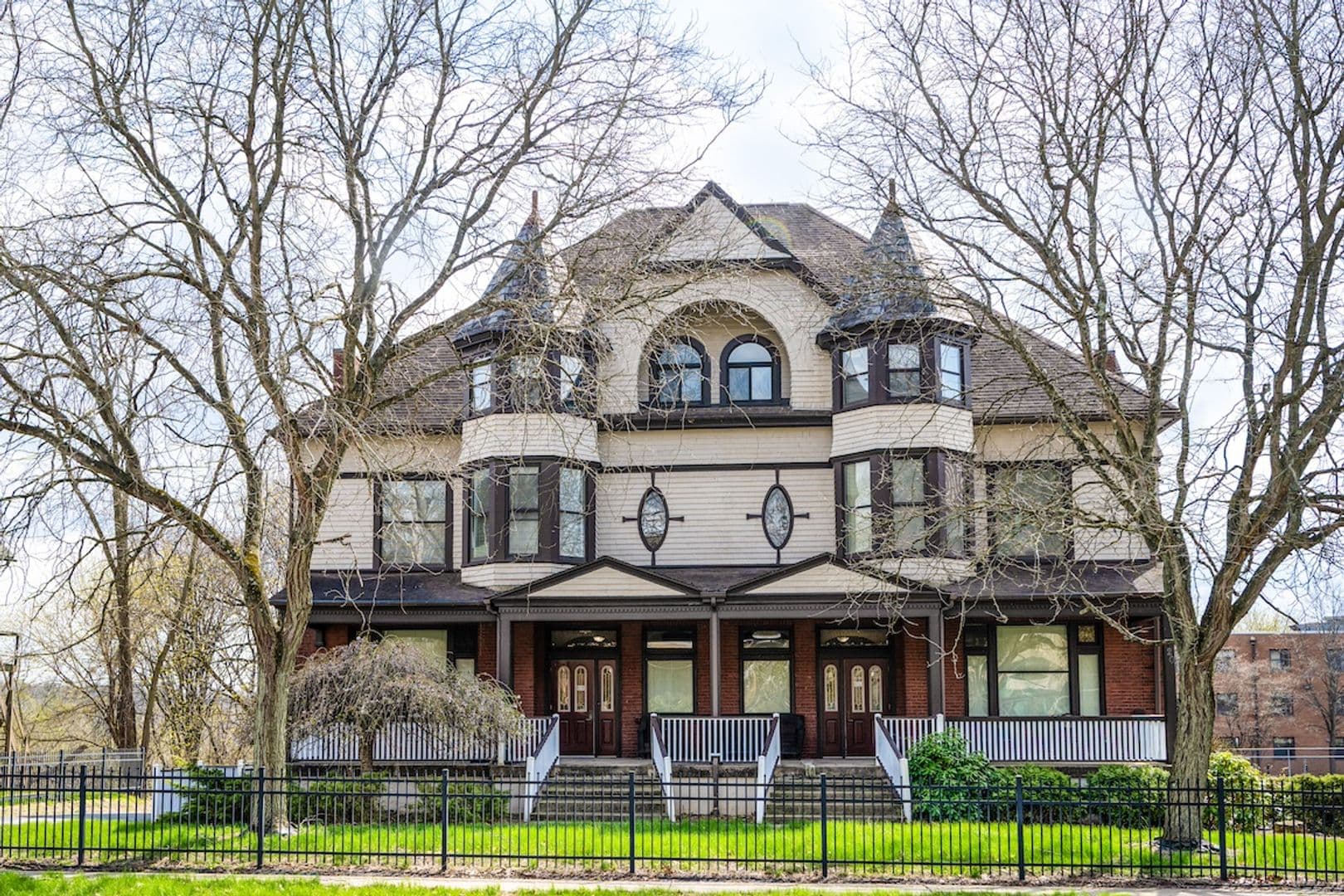 New Castle Apartment: 320 E Lincoln Ave. - Apt. #401