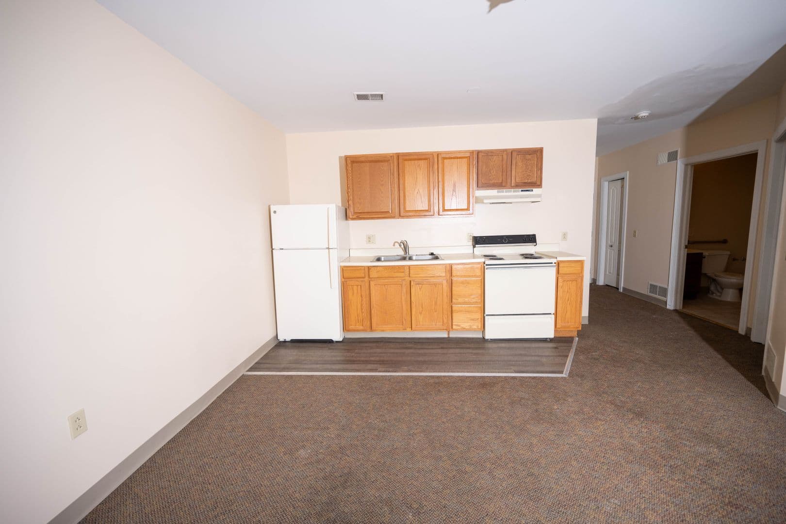 New Castle Apartment: 320 E Lincoln Ave. - Apt. #301