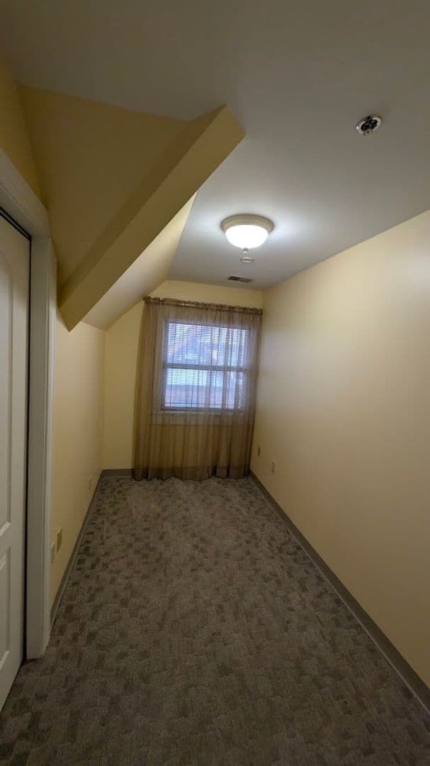 New Castle Apartment: 320 E Lincoln Ave. - Apt. #402