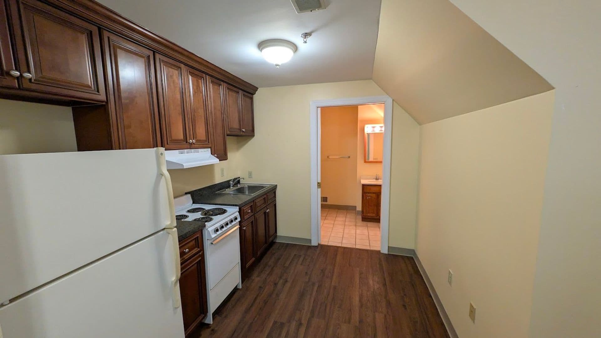New Castle Apartment: 320 E Lincoln Ave. - Apt. #402