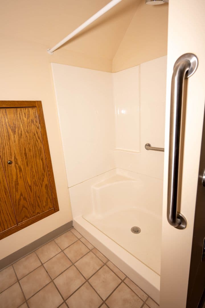 New Castle Apartment: 320 E Lincoln Ave. - Apt. #401