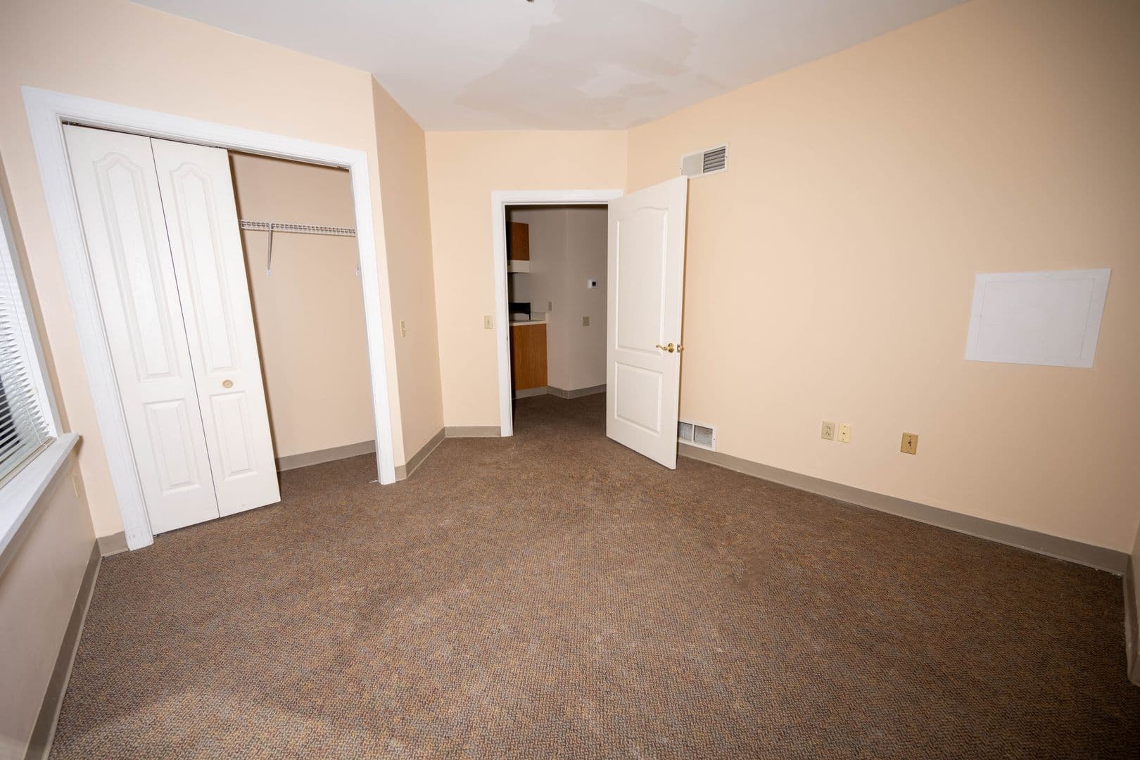 New Castle Apartment: 320 E Lincoln Ave. - Apt. #301