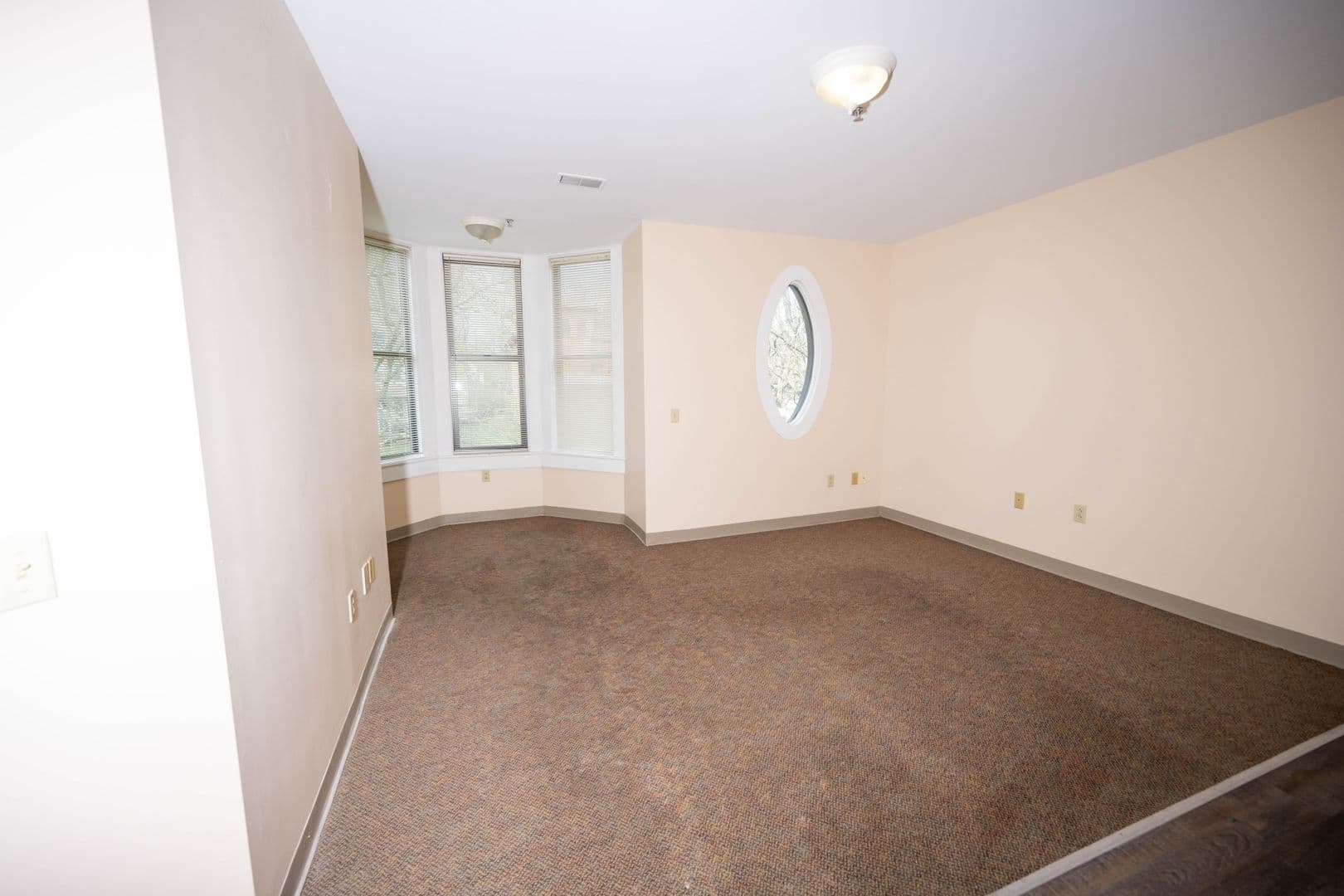 New Castle Apartment: 320 E Lincoln Ave. - Apt. #301