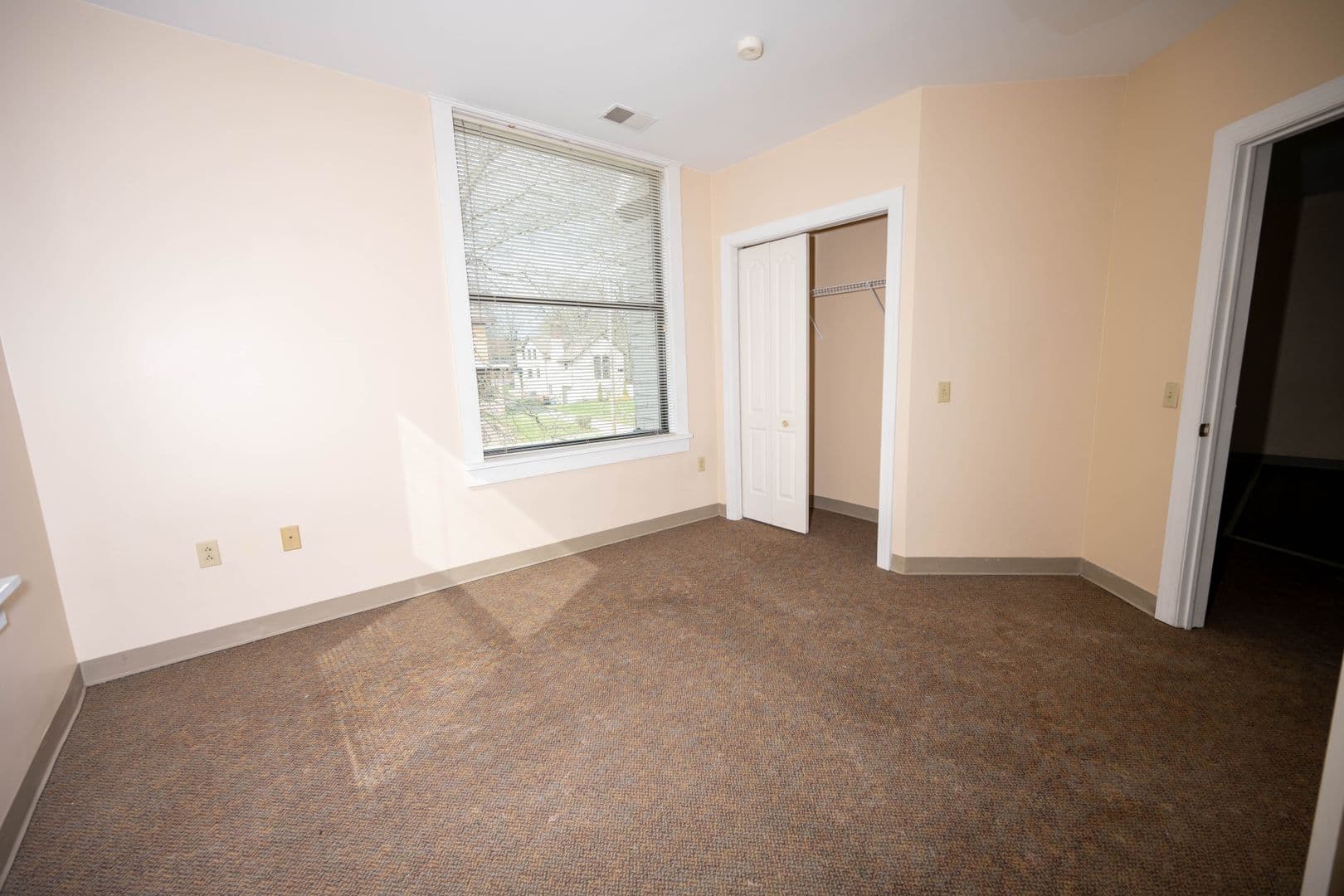 New Castle Apartment: 320 E Lincoln Ave. - Apt. #301