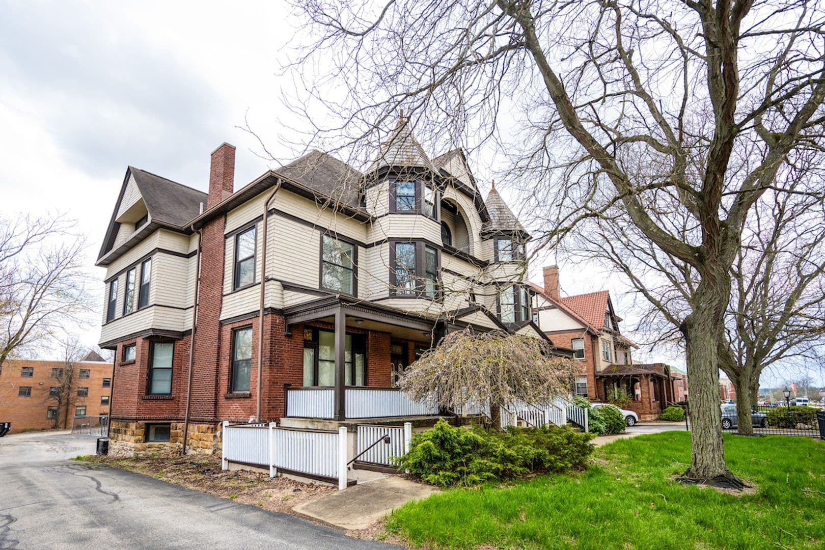 New Castle Apartment: 320 E Lincoln Ave. - Apt. #402