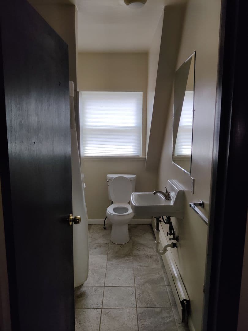 Pittsburgh Apartment: 125 Roup Ave. - Apt. 3