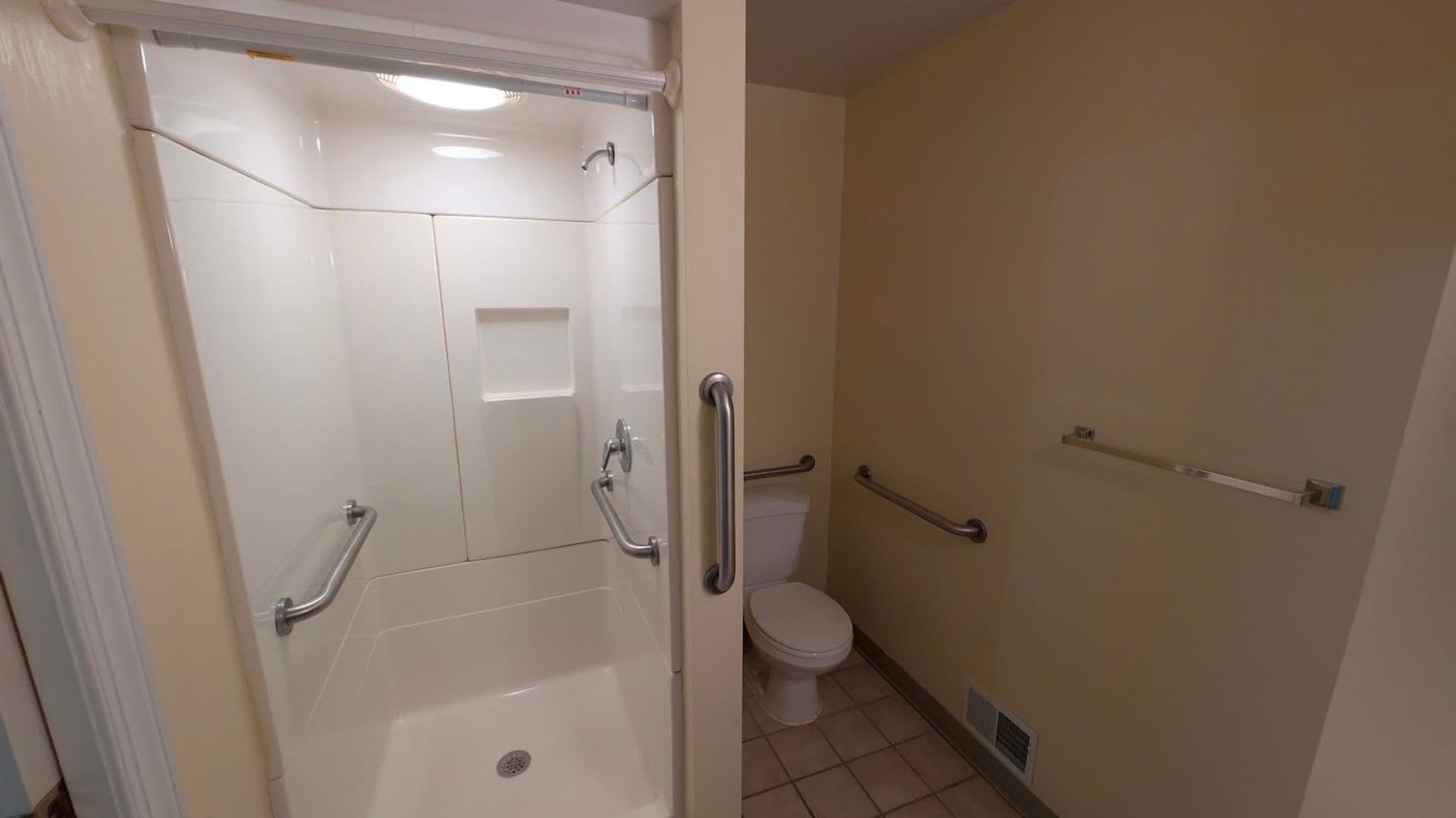 New Castle Apartment: 320 E Lincoln Ave. - Apt. #402