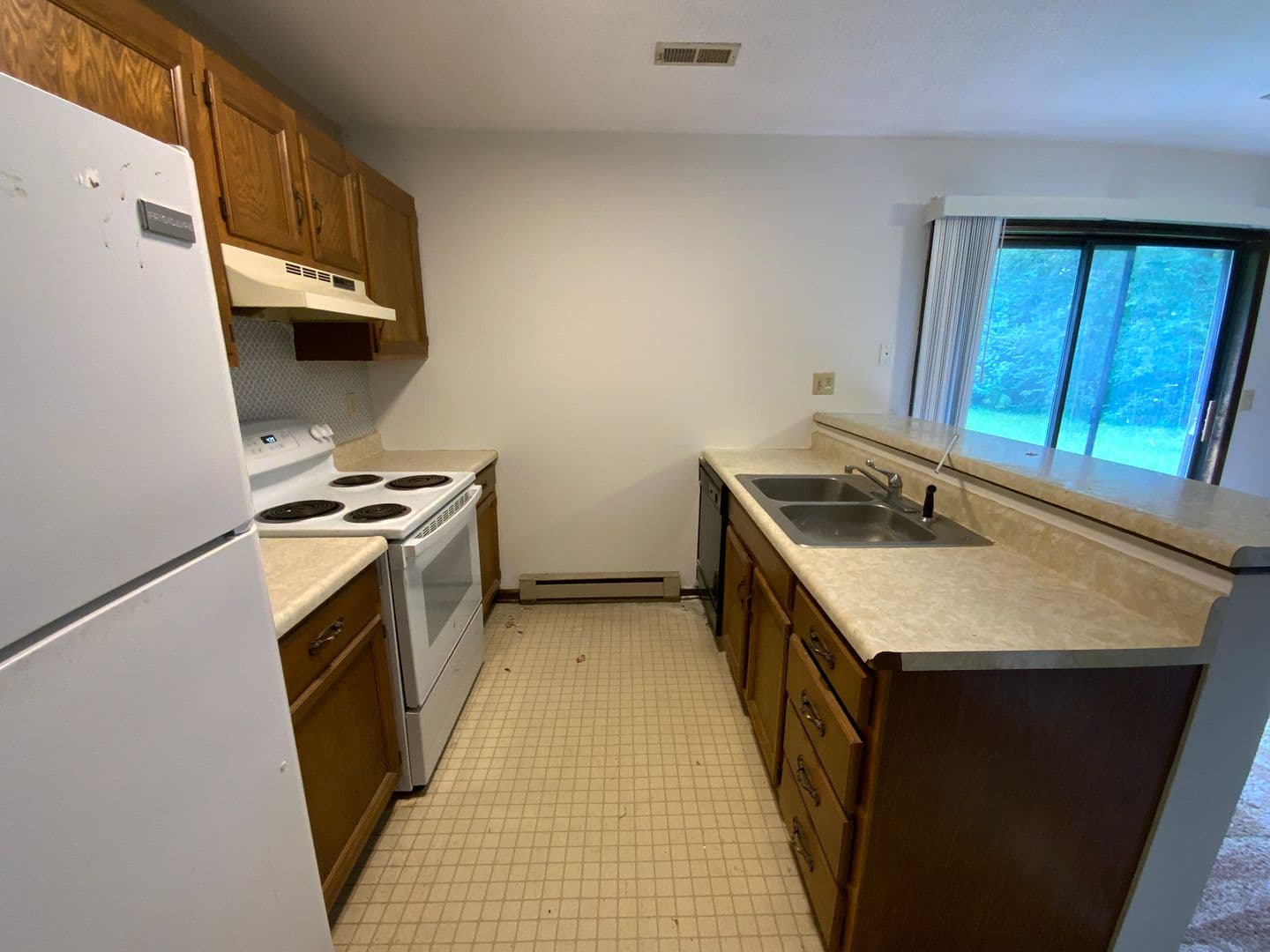 Columbia Apartment: 419 - 421 N Shiloh Ave