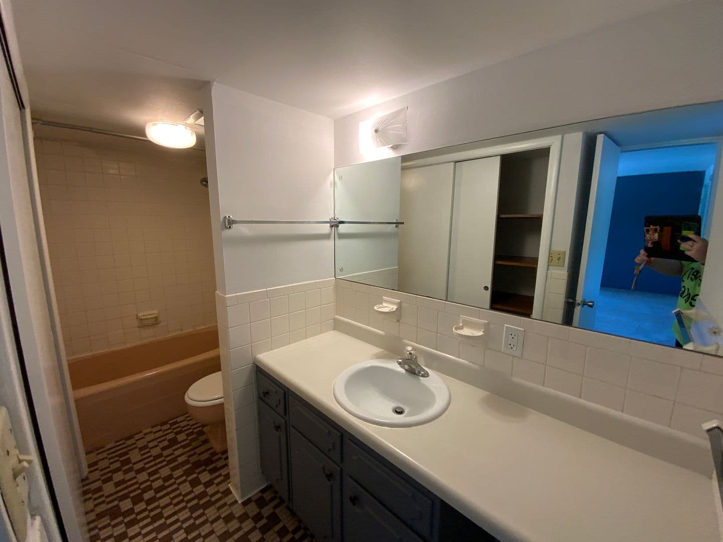 Columbia Apartment: 1503 Anthony St