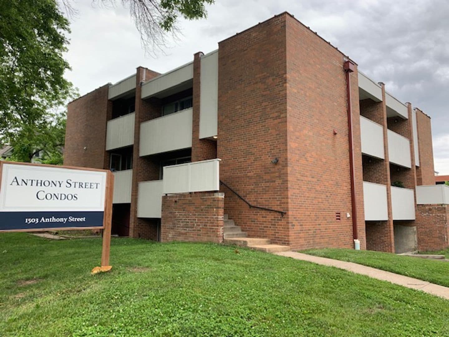 Columbia Apartment: 1503 Anthony St