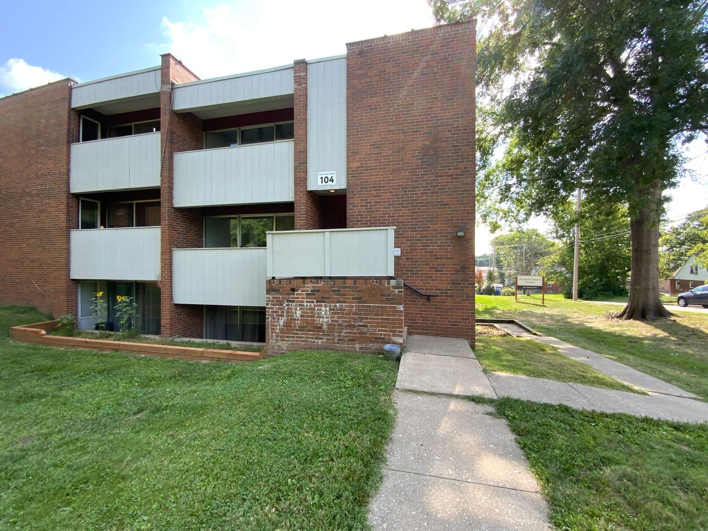 Columbia Apartment: 1503 Anthony St