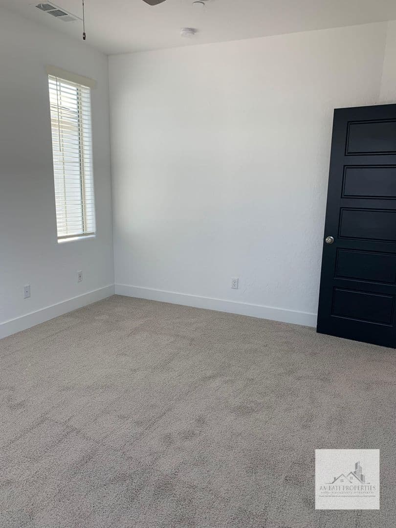 Clovis House: 490 W. Mahogany Lane