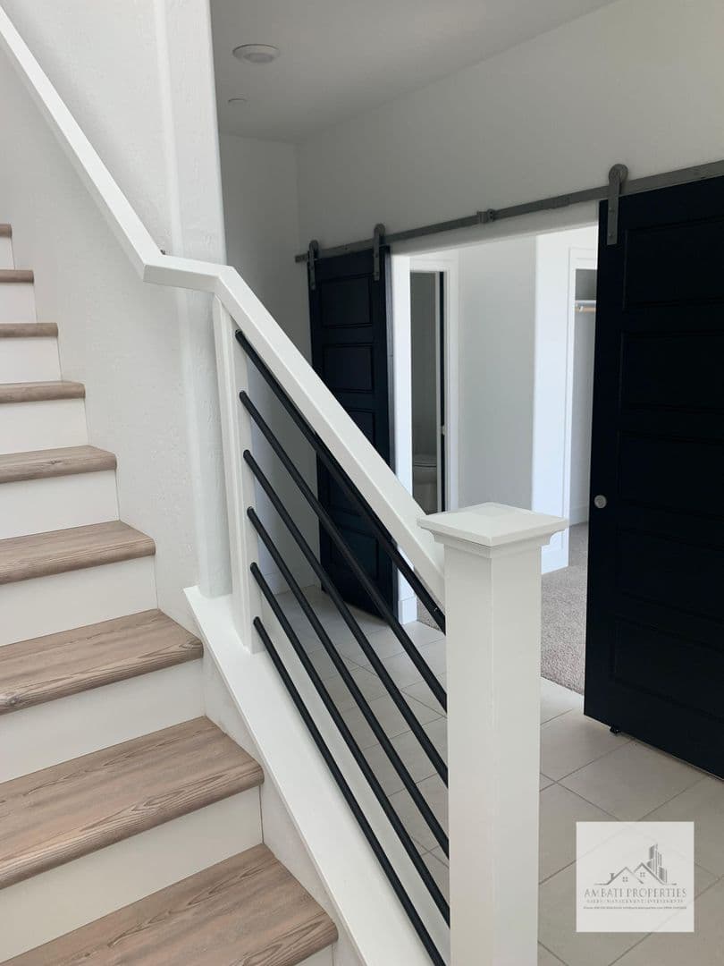 Clovis House: 490 W. Mahogany Lane