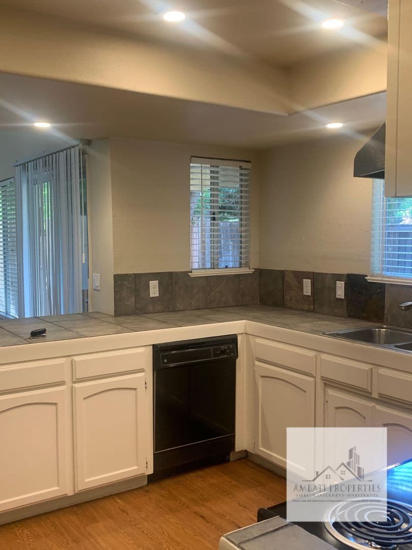 Fresno House: 1703 E. Eclipse Ave