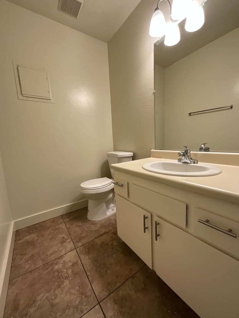 Clovis Townhome: 1509 Willow Ave #101