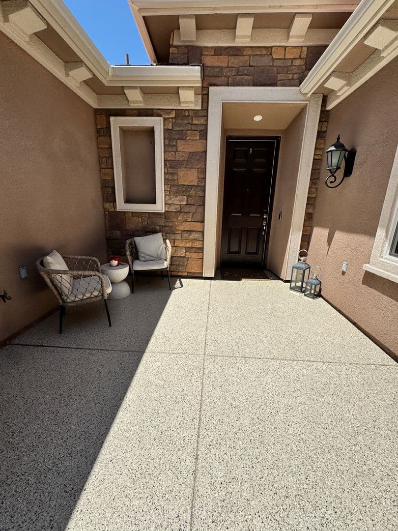 Clovis House: 1394 N. Graybark Ave