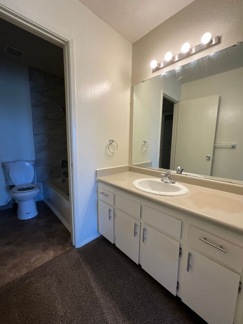 Clovis Townhome: 1509 Willow Ave #101