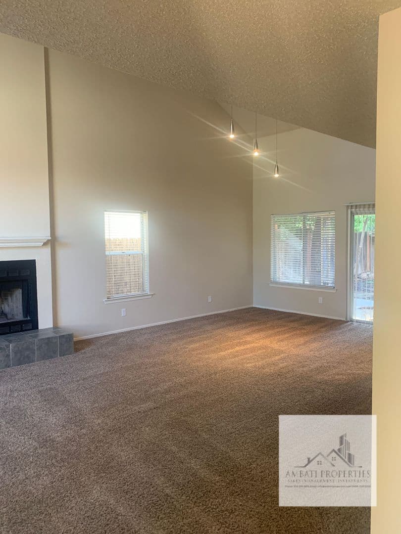 Fresno House: 1703 E. Eclipse Ave