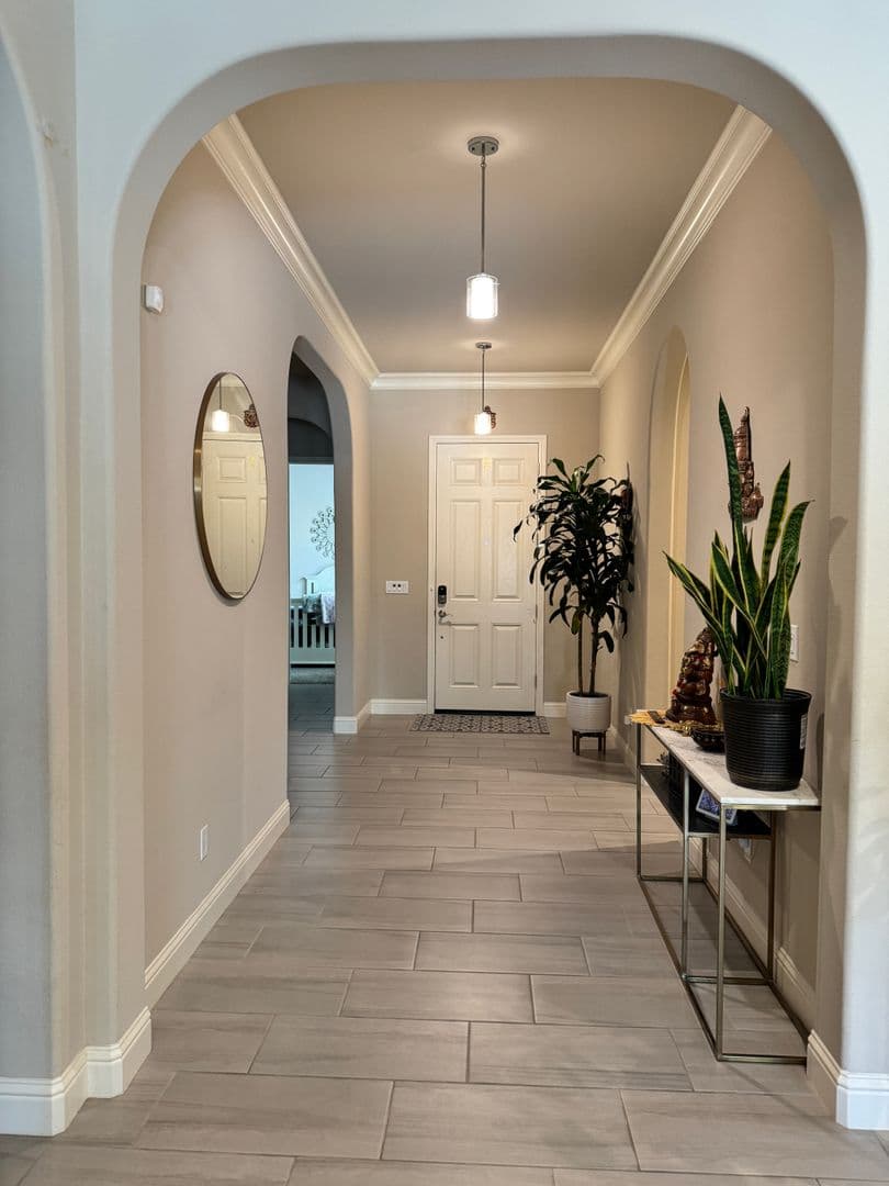 Clovis House: 1394 N. Graybark Ave