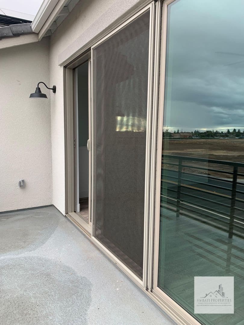 Clovis House: 490 W. Mahogany Lane