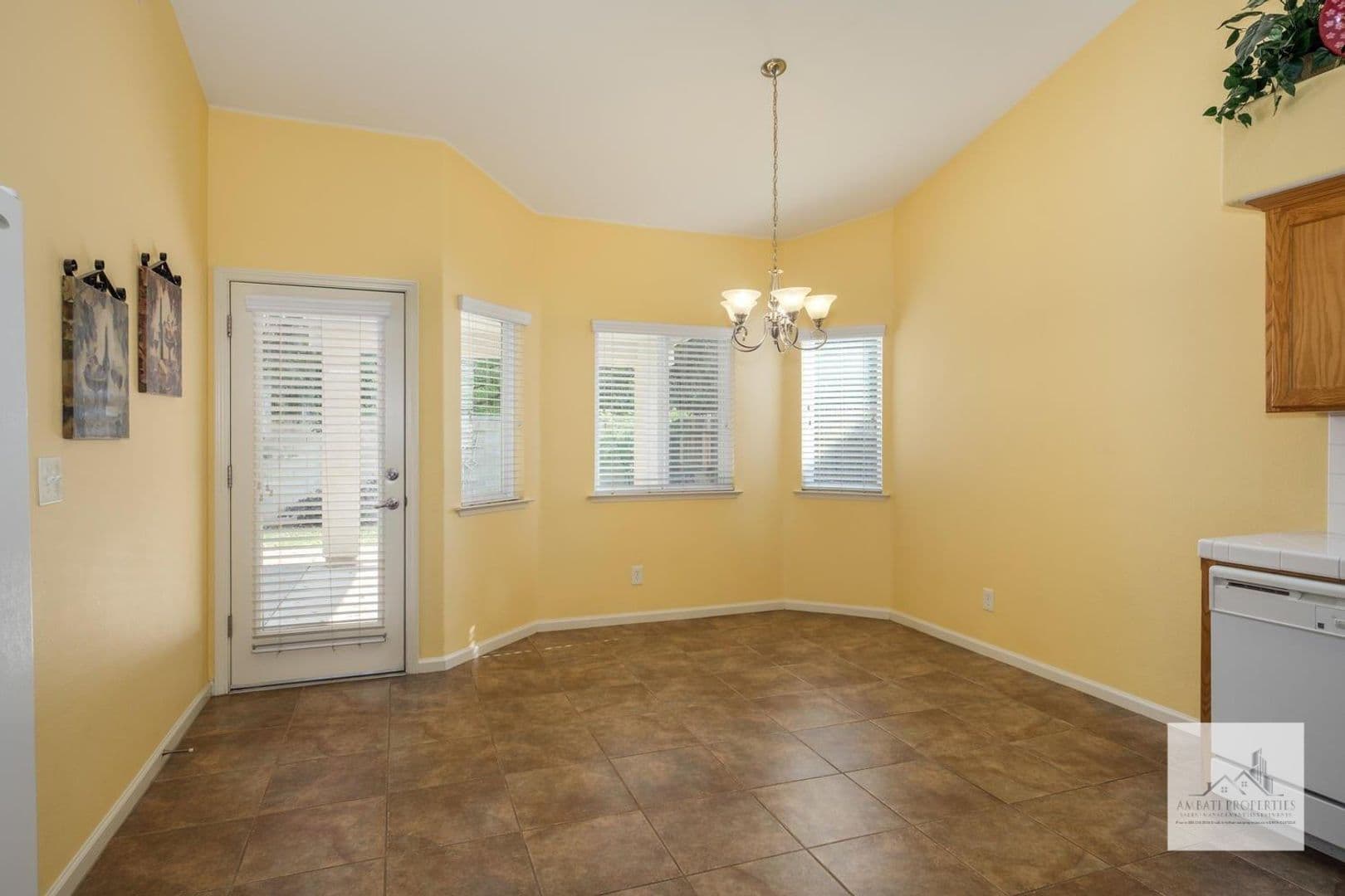 Fresno House: 2915 E. Eclipse Ave