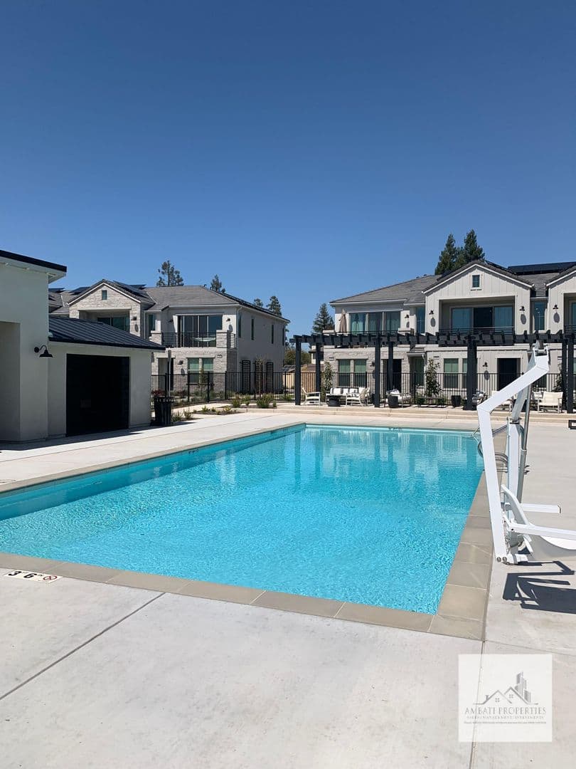 Clovis House: 490 W. Mahogany Lane