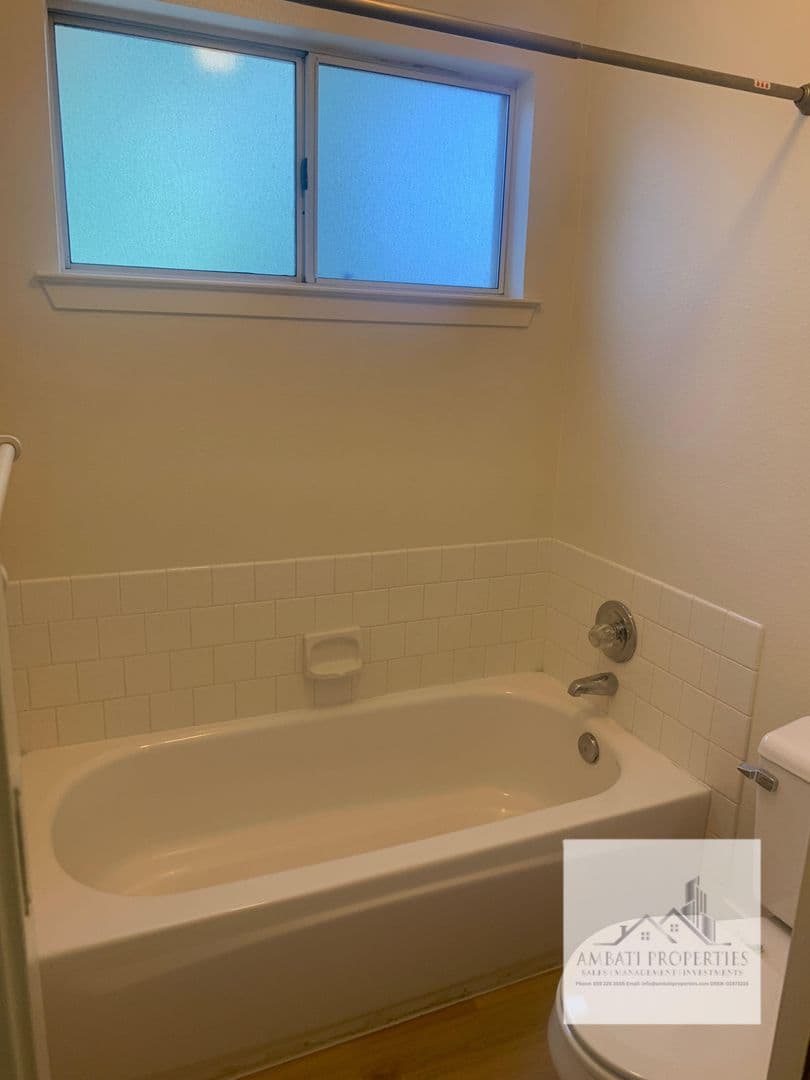 Fresno House: 1703 E. Eclipse Ave