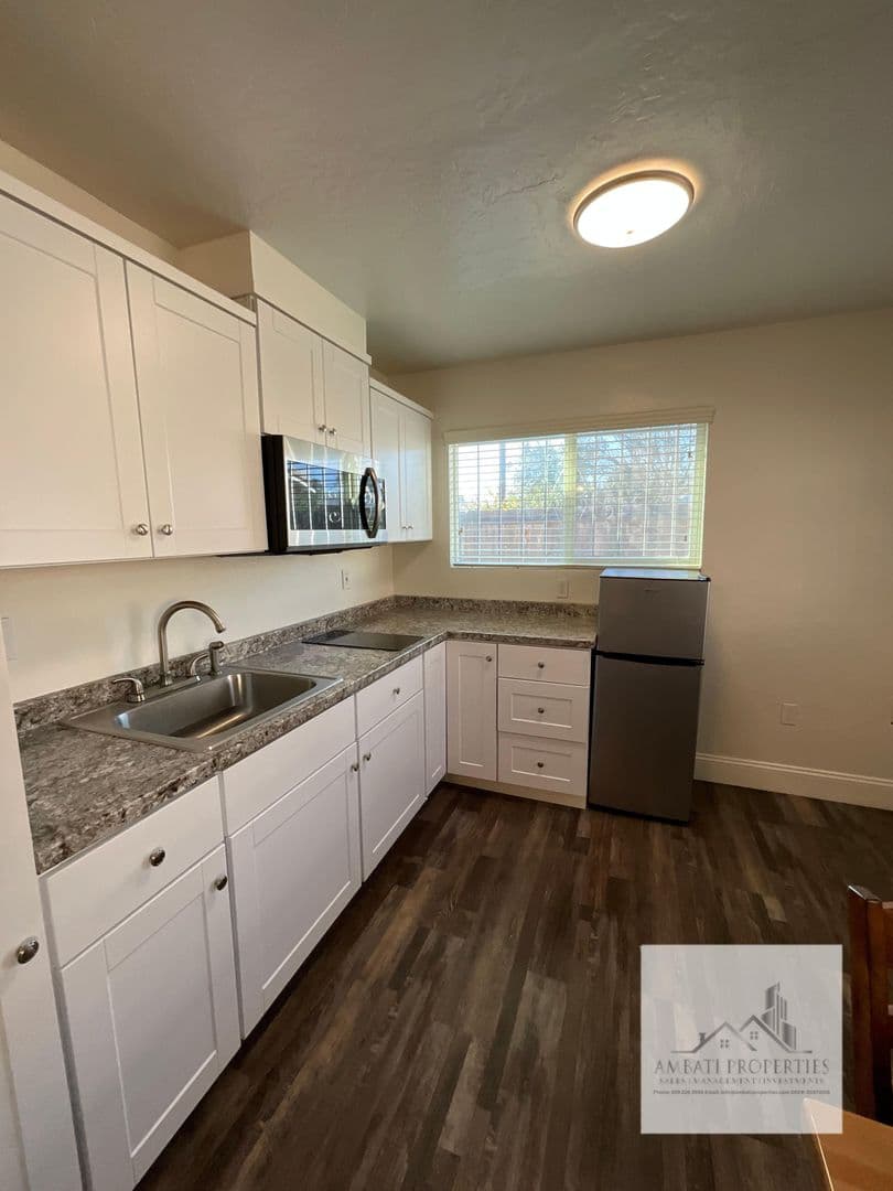 Fresno Apartment: 3074 E. Terrace Ave