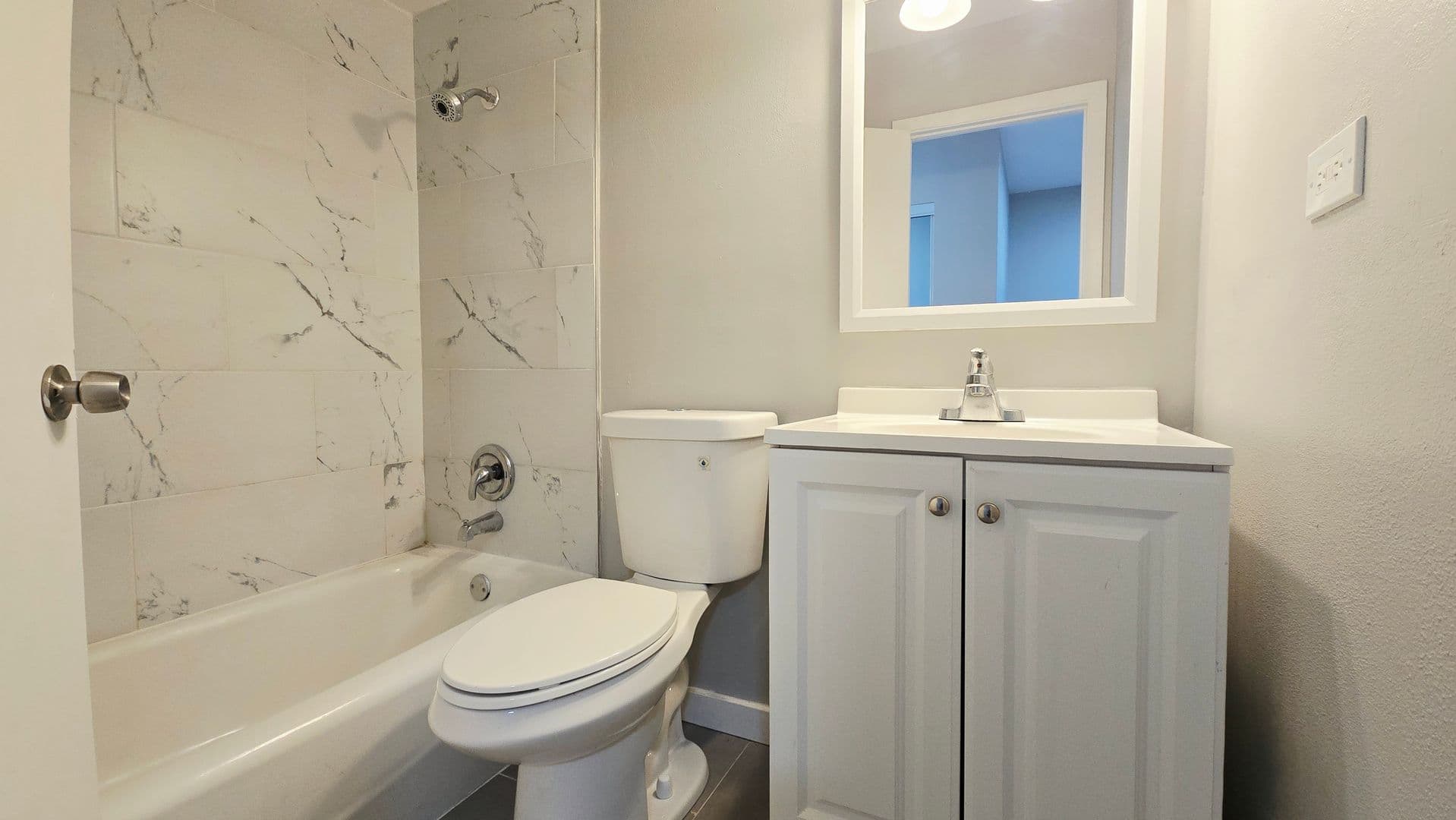 Rockford Apartment: 805 N Court St