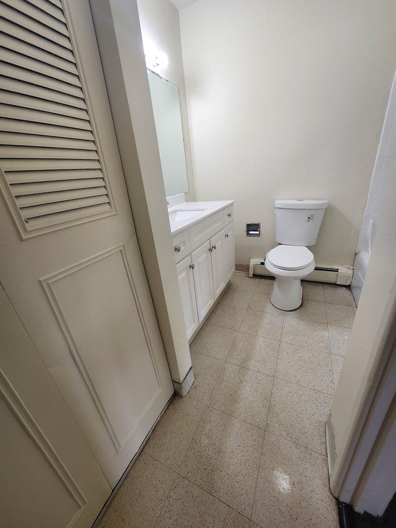 Rockford Apartment: 444 Gramercy Drive