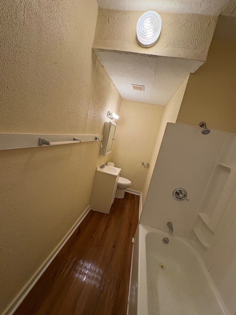 Rockford Apartment: 322-324 S 4th St