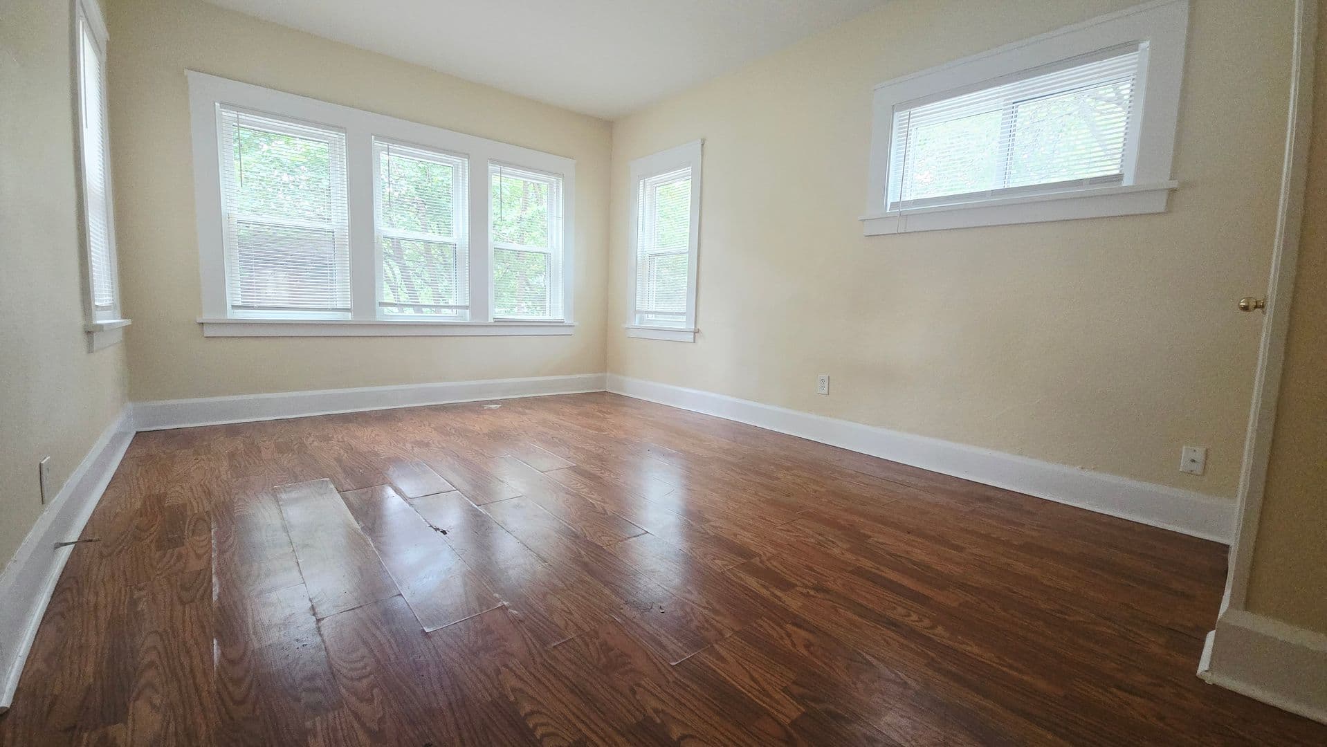 Rockford Apartment: 2001 S 5th St