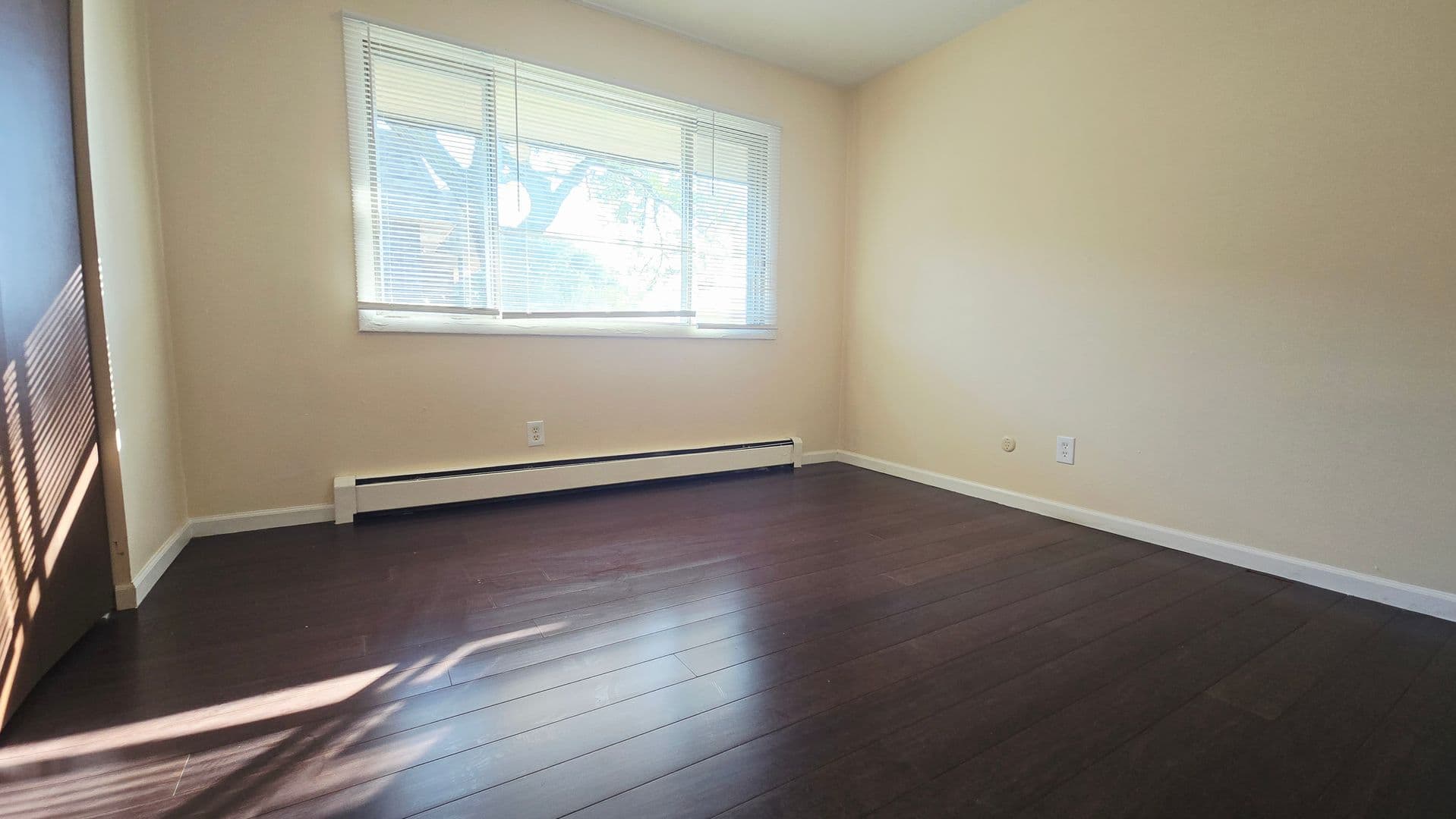 Rockford Apartment: 3627-3631 N Rockton Ave