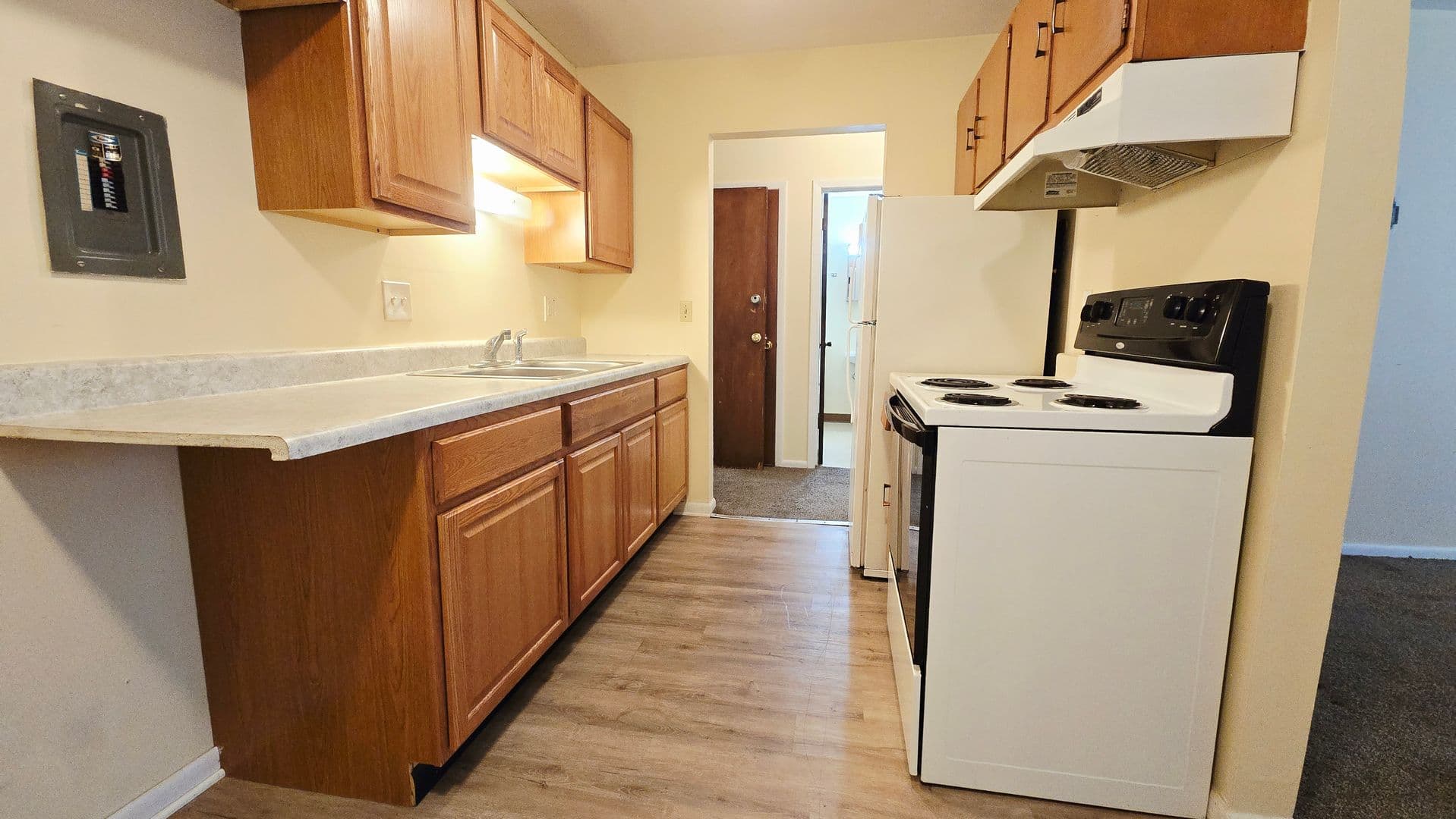 Rockford Apartment: 829 N Court St